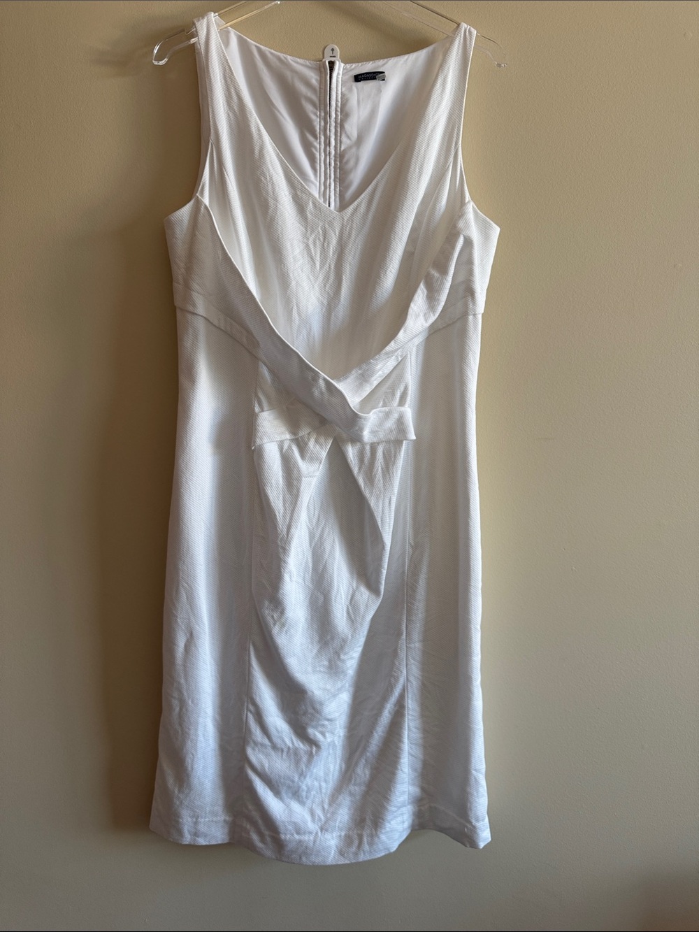Magaschoni White Sleeveless V-Neck Midi Dress